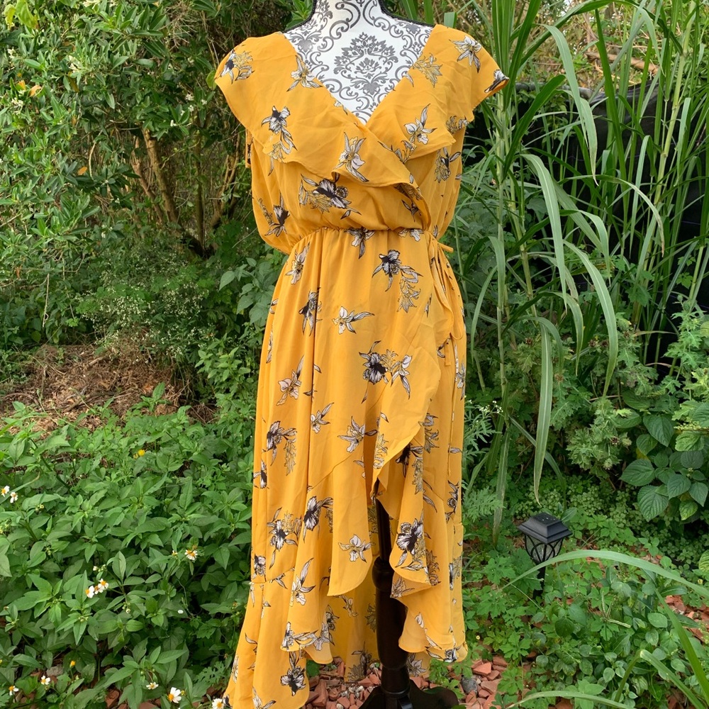 Soprano Ruffle Printed Midi Dress